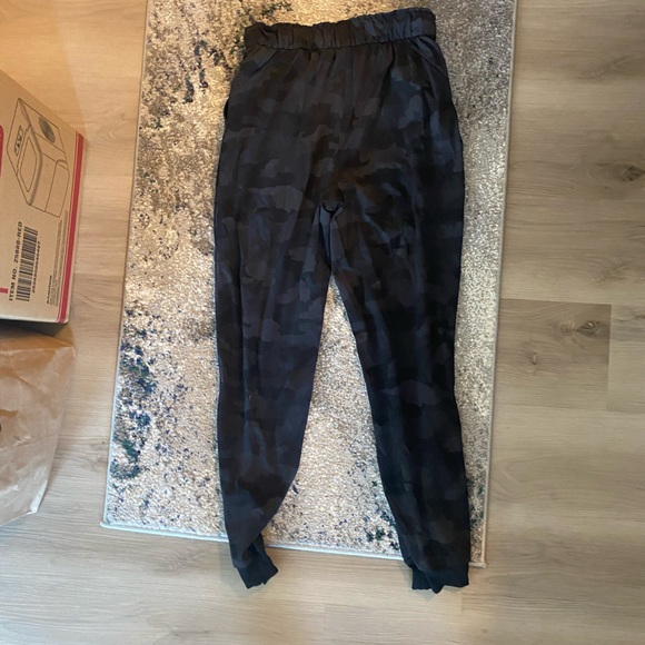 Lululemon joggers - Picture 3 of 4